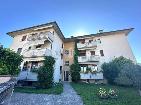 appartamento in vendita a Dueville in zona Povolaro