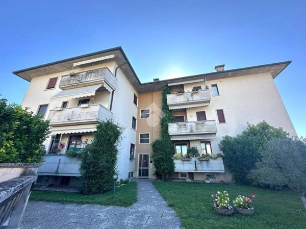 appartamento in vendita a Dueville in zona Povolaro