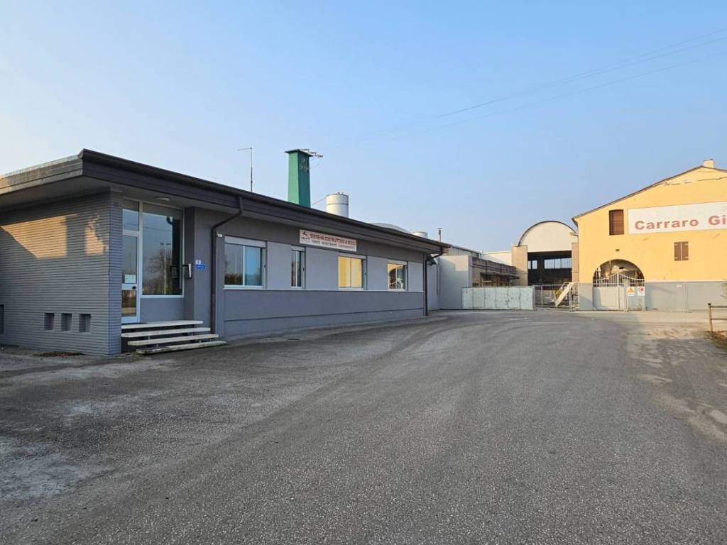 negozio in vendita a Dueville in zona Passo di Riva