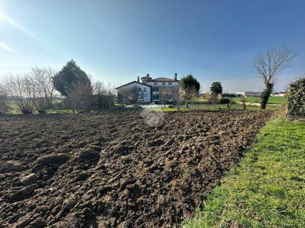 terreno edificabile in vendita a Dueville in zona Povolaro