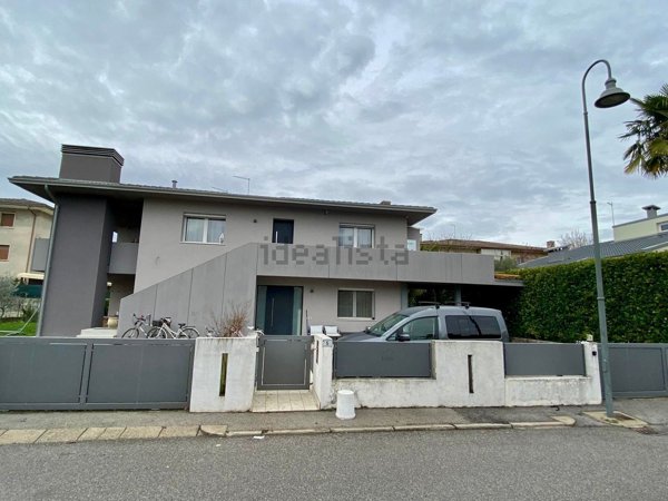 appartamento in vendita a Dueville in zona Povolaro