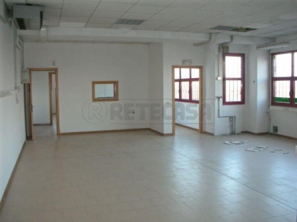 negozio in vendita a Dueville in zona Povolaro