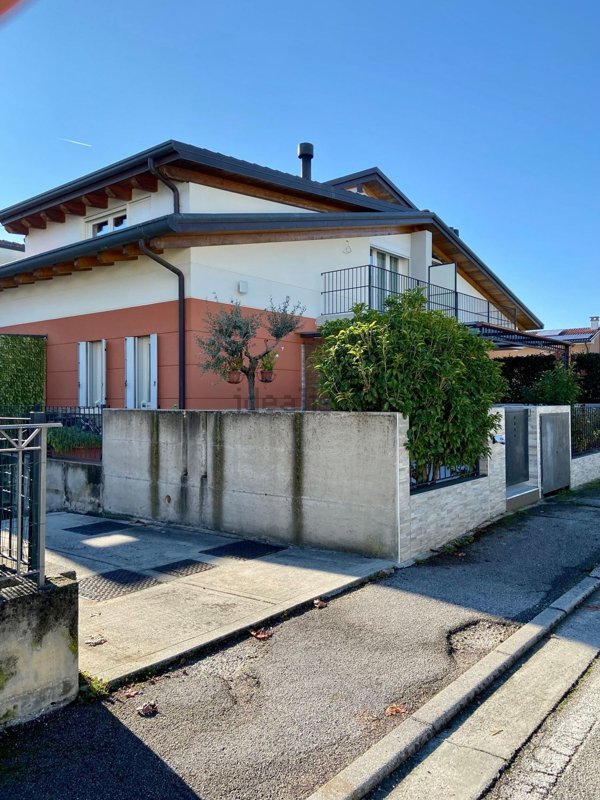 casa indipendente in vendita a Dueville