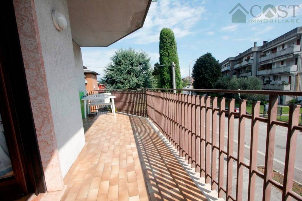 appartamento in vendita a Dueville in zona Povolaro