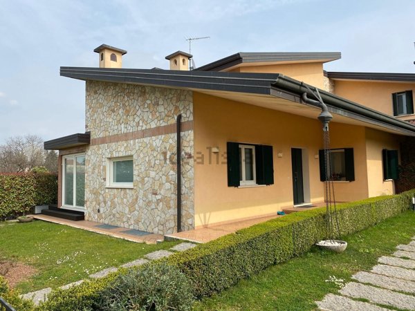 casa indipendente in vendita a Dueville in zona Povolaro