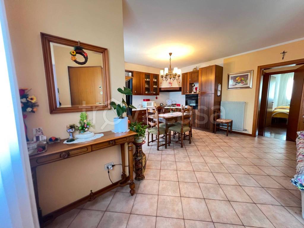 appartamento in vendita a Dueville in zona Povolaro
