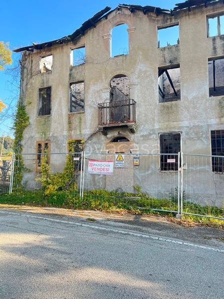casa indipendente in vendita a Fara Vicentino