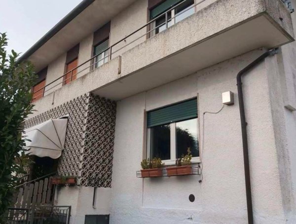 casa indipendente in vendita a Fara Vicentino