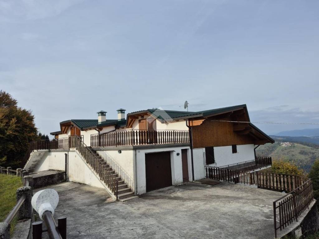 appartamento in vendita a Foza in zona Valpiana