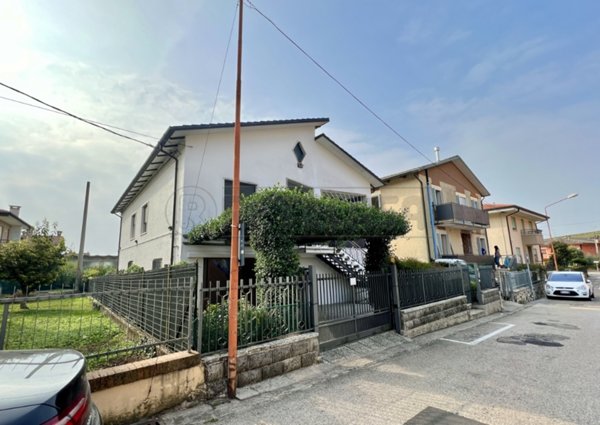 casa indipendente in vendita a Gambellara