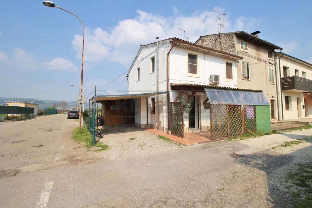casa indipendente in vendita a Gambellara in zona Sarmazza