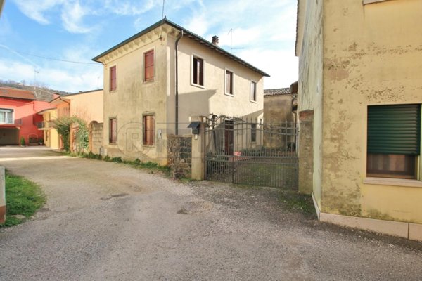 casa indipendente in vendita a Gambellara