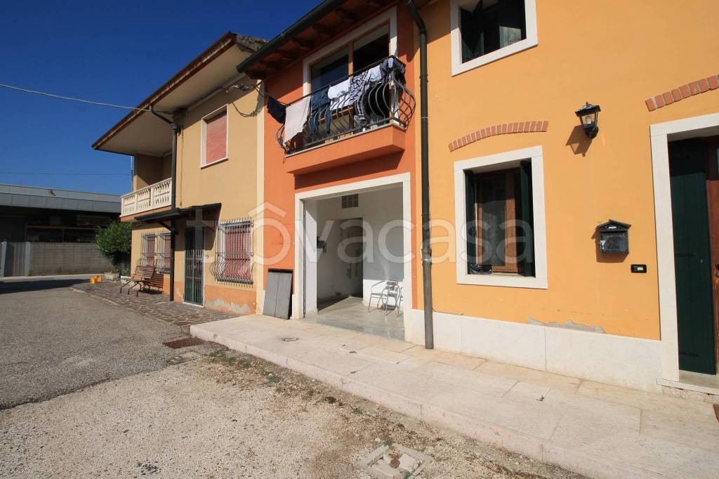 appartamento in vendita a Gambellara in zona Torri di Confine