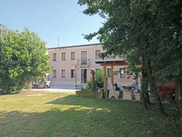 casa indipendente in vendita a Gambellara in zona Torri di Confine