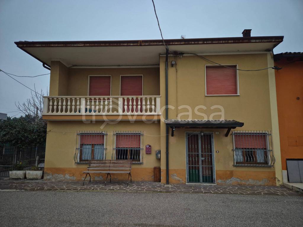 casa indipendente in vendita a Gambellara in zona Torri di Confine