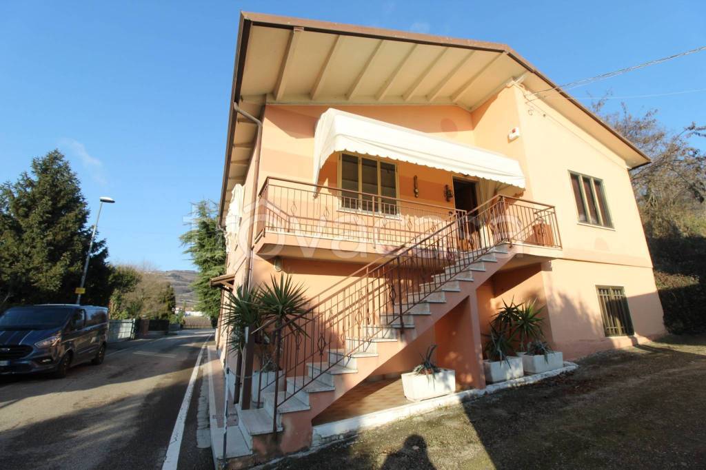 casa indipendente in vendita a Gambellara in zona Sorio