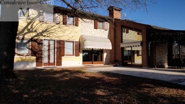 casa indipendente in vendita a Gambellara in zona Sarmazza