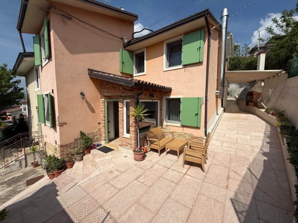 appartamento in vendita a Gambellara in zona Sorio