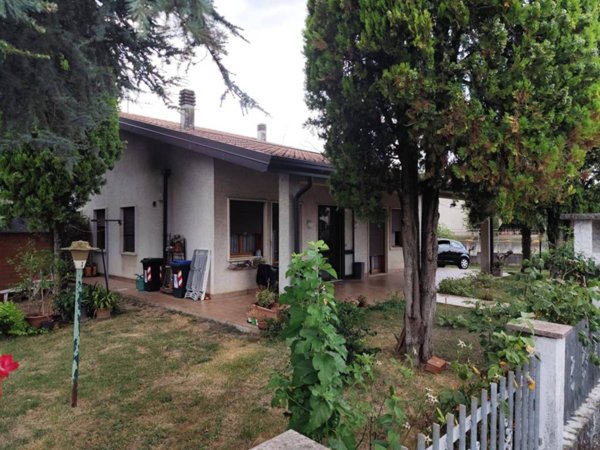 casa indipendente in vendita a Grisignano di Zocco in zona Poiana di Granfion