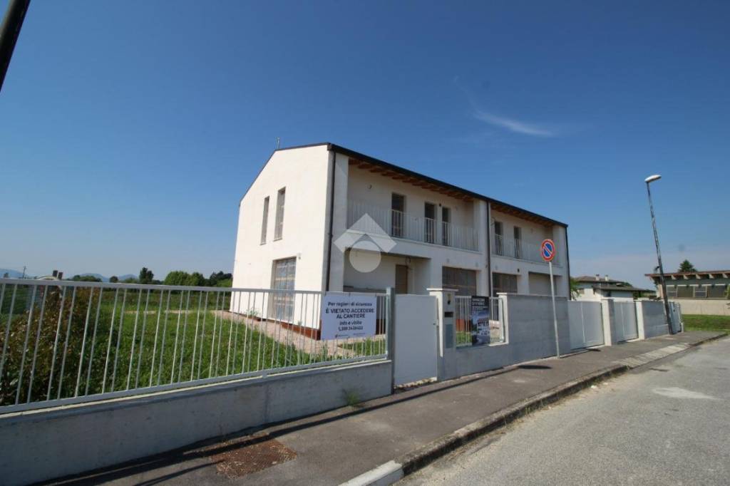 casa indipendente in vendita a Grisignano di Zocco in zona Poiana di Granfion