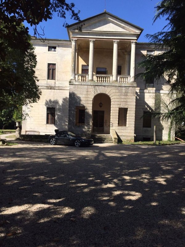 villa in vendita ad Isola Vicentina in zona Castelnovo