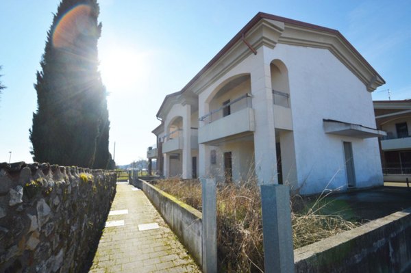 casa indipendente in vendita ad Isola Vicentina in zona Castelnovo