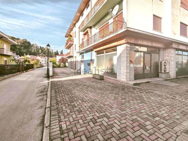 locale commerciale in vendita ad Isola Vicentina