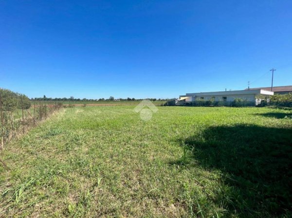 terreno edificabile in vendita ad Isola Vicentina in zona Castelnovo