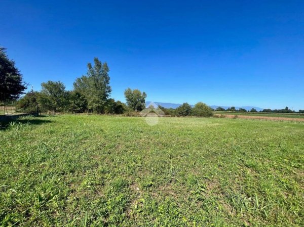terreno edificabile in vendita ad Isola Vicentina in zona Castelnovo