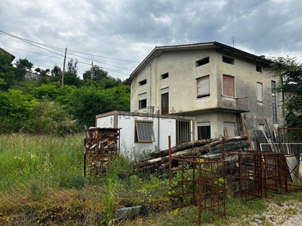 casa indipendente in vendita ad Isola Vicentina in zona Ignago