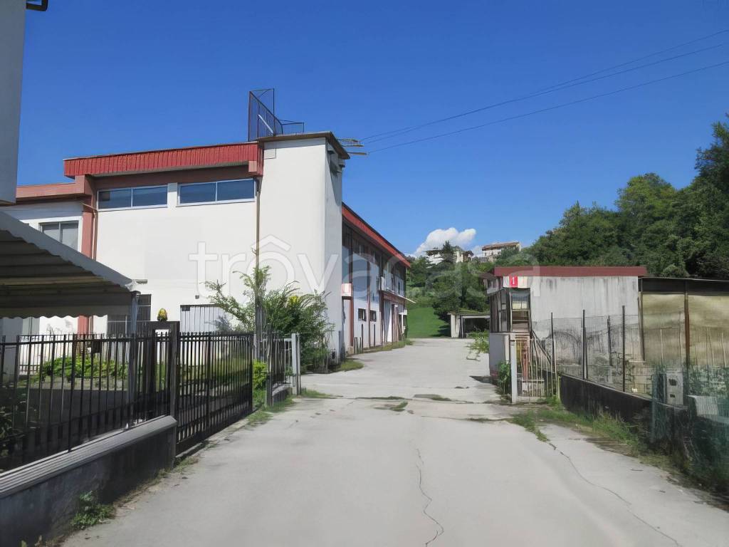 negozio in vendita ad Isola Vicentina in zona Castelnovo