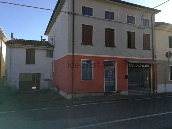 casa indipendente in vendita ad Isola Vicentina in zona Castelnovo