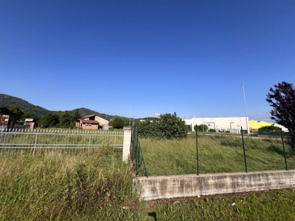 terreno edificabile in vendita ad Isola Vicentina