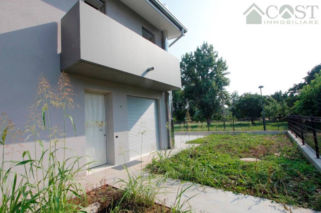 casa indipendente in vendita ad Isola Vicentina in zona Castelnovo
