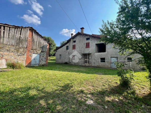 casa indipendente in vendita ad Isola Vicentina in zona Castelnovo