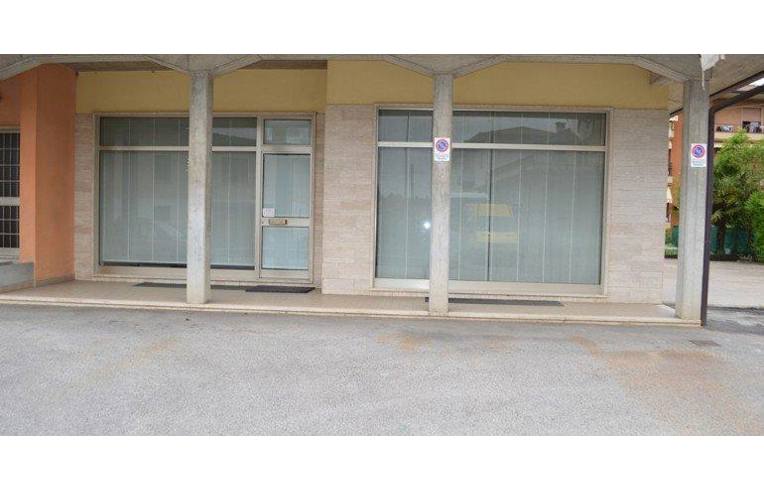 negozio in vendita ad Isola Vicentina