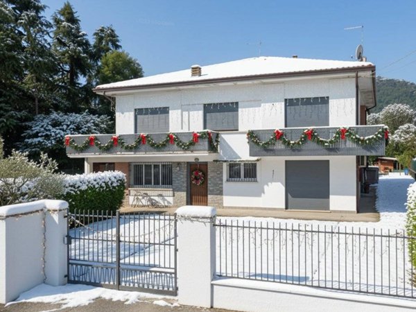 casa indipendente in vendita ad Isola Vicentina in zona Castelnovo