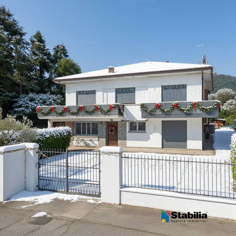 casa indipendente in vendita ad Isola Vicentina in zona Castelnovo