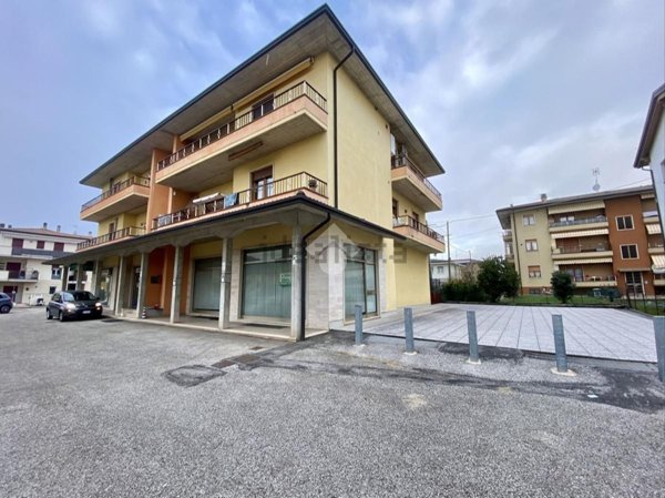 negozio in vendita ad Isola Vicentina