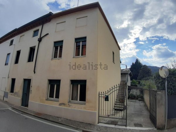 casa indipendente in vendita ad Isola Vicentina in zona Castelnovo