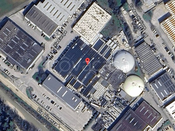 locale commerciale in vendita ad Isola Vicentina in zona Castelnovo