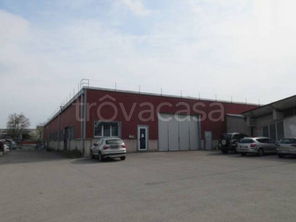 locale commerciale in vendita ad Isola Vicentina