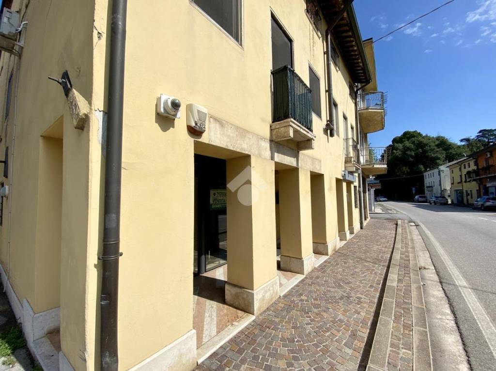 negozio in vendita ad Isola Vicentina