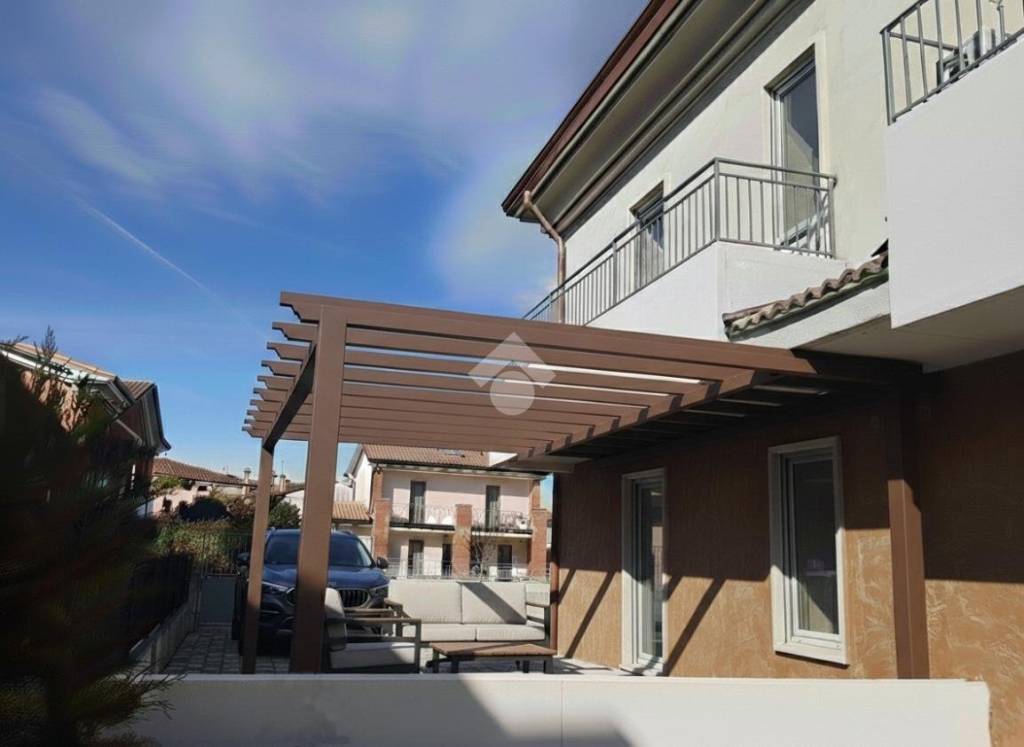 casa indipendente in vendita ad Isola Vicentina in zona Castelnovo