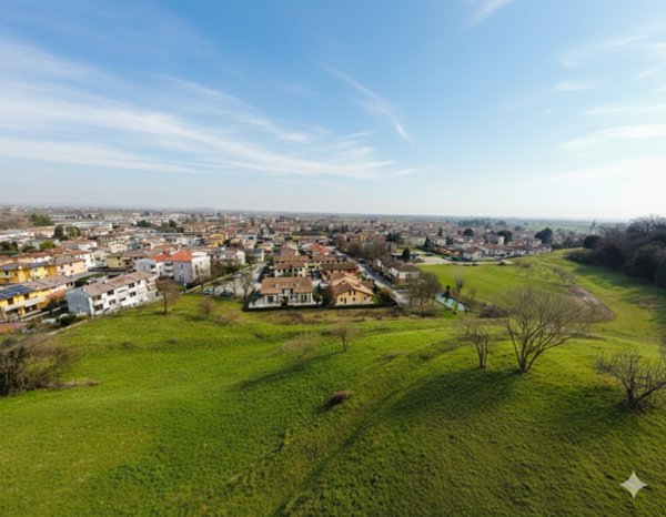terreno edificabile in vendita ad Isola Vicentina in zona Castelnovo