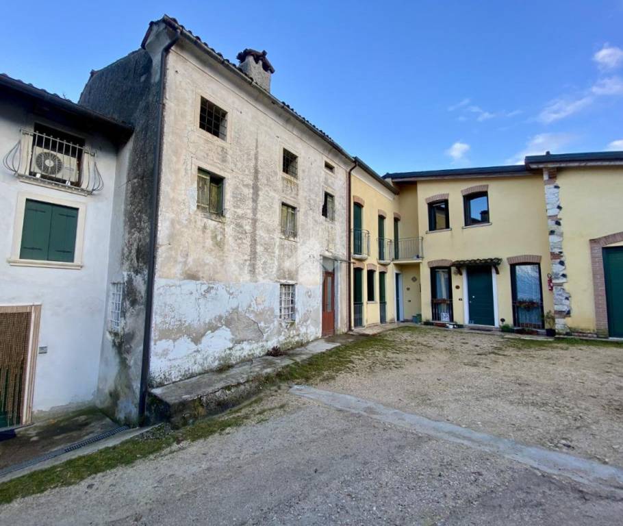 casa indipendente in vendita ad Isola Vicentina in zona Torreselle