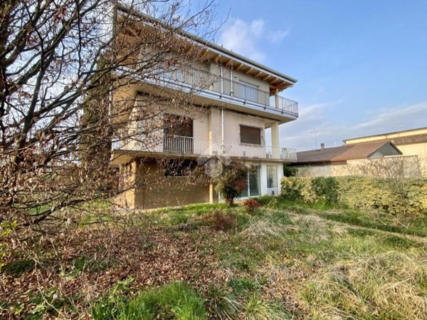 casa indipendente in vendita ad Isola Vicentina in zona Castelnovo