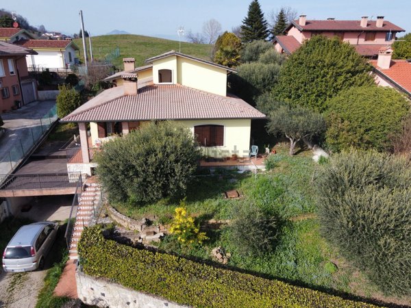 casa indipendente in vendita ad Isola Vicentina