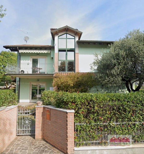 casa indipendente in vendita ad Isola Vicentina in zona Castelnovo