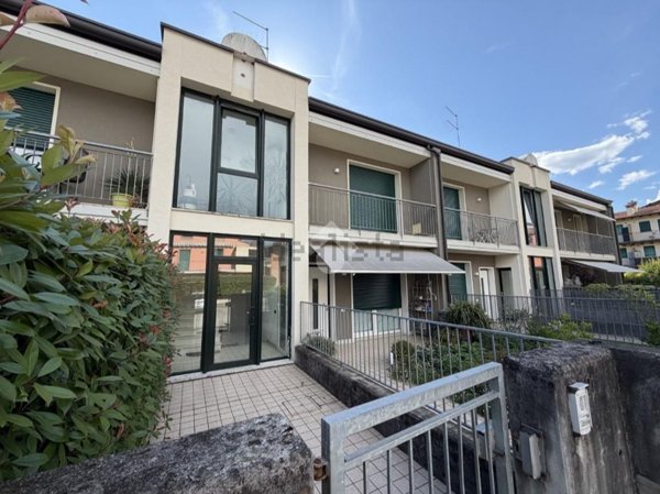 appartamento in vendita ad Isola Vicentina in zona Castelnovo